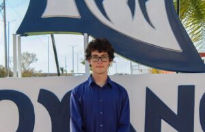 Sobresale Mateo, estudiante UAQ en competencia internacional de programación