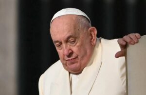 Papa Francisco sigue trabajando pese a su enfermedad