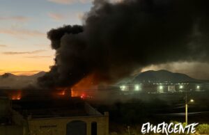Incendio en bodega del Polígono Industrial Santa Rosa Jáuregui