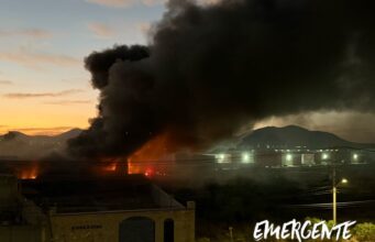 Incendio en bodega del Polígono Industrial Santa Rosa Jáuregui