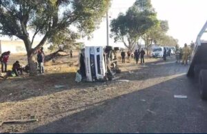 Vuelca ruta van de transporte público en Tequisquiapan