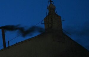 Humo negro, aun no eligen al nuevo Papa