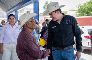 Entregan escriturcion de predios en Las Huertas