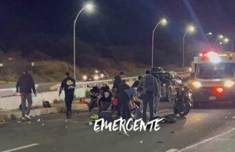 Dos motociclistas lesionados tras ser derribados en Bernardo Quintana; responsable huyó