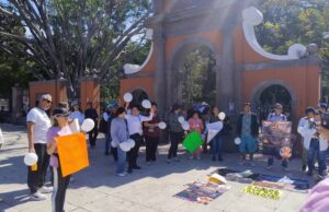 Marchan en Querétaro en defensa del Refugio Franciscano
