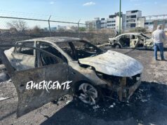 Incendio alcanza 4 autos en Centro Sur