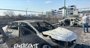 Incendio alcanza 4 autos en Centro Sur