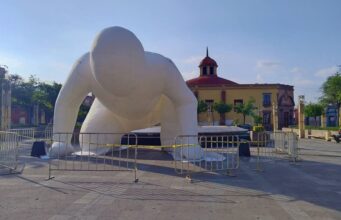 Humanoides Iluminados llegan al Centro de Querétaro de la artista Amanda Parer