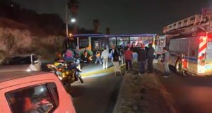 Choca motociclista contra Qrobus en el Blvd de la Nación
