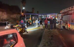 Choca motociclista contra Qrobus en el Blvd de la Nación