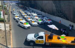 Taxistas se manifiestan contra Uber y Didi en el aeropuerto de la CDMX