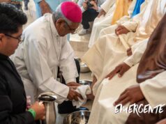 Obispo de Querétaro acude a cárcel de hombres y mujeres en Jueves Santo