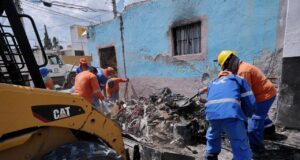 Limpian casa abandonada con basura y tiliches en en Centro de Querétaro
