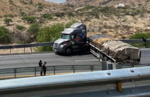Asalto a trailer en Santa María del Río, deja al conductor sin vida