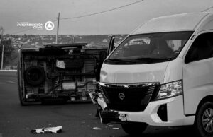 Tres lesionados en choque de camioneta de personal en El Márques