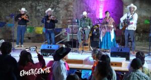 Celebran el Huapango Los Leones de la Sierra del Xichú