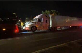 Aseguran un tracto camión en Pirineos, Querétaro