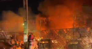 SE INCENDIA CORRALÓN DE AUTOS EN SAN PABLO II