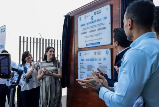 UAQ y Municipio de Querétaro rinden homenajea Gallos Blancos de 1987