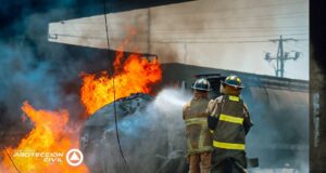 Tren se lleva pipa y causa explosión en Viborillas