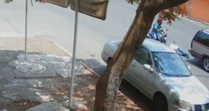 Automovilista huye tras atropellar a un hombre en la colonia Reforma Agraria, en Querétaro.