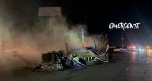 Se incendia trailer en la México Querétaro altura Calamanda