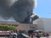 Incendio consume plaza comercial Los Monchis, hay varios muertos