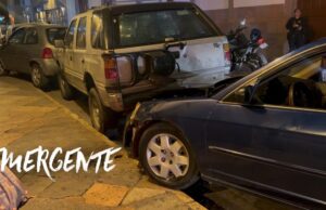 Mujer al volante choca 4 autos estacionados en el Centro de Querétaro
