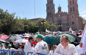 INFORME DE SHEINBAUM SE TRASMITIO EN LA PLAZA DE ARMAS DE SAN JUAN DEL RÍO