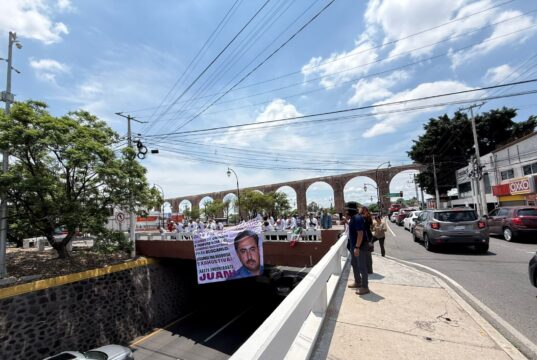Madres buscadores se manifiestan en Los Arcos de Querétaro por Juan Glz