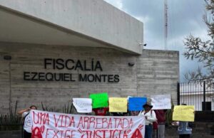 PADRES DE FAMILIA SE MANIFIESTAN EN EZEQUIEL MONTES