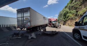 Colisión entre tráileres genera largas filas sobre la autopista México–Querétaro