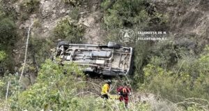 Rescatan cuerpo del barranco en Cadereyta