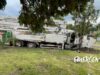 Grúa se sube a camellón de Centro Sur