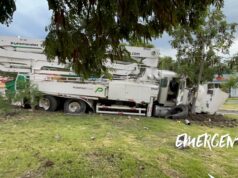 Grúa se sube a camellón de Centro Sur