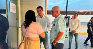 Visita alcalde Felifer a menor lesionado por caída de árbol en la Alameda