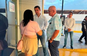 Visita alcalde Felifer a menor lesionado por caída de árbol en la Alameda