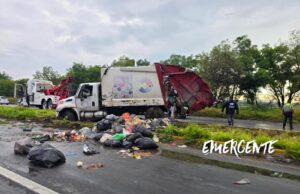 Vuelca camión de basura en el Libramiento Norponiente