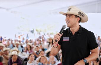 Felifer Macías no se separa de su cargo como Luis Nava