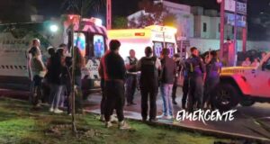 Motocicleta se incendia tras arrollar dos mujeres en Blvrd de la Nación