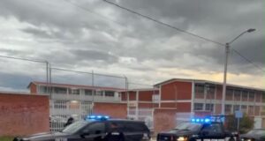Joven deja 4 lesionados en secundaria de Querétaro