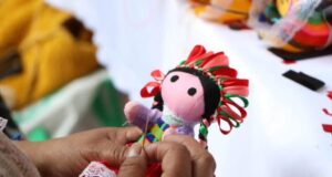 UAQ busca certificar reglas de uso de las Muñecas Lele y Dönxu ante el IMPI