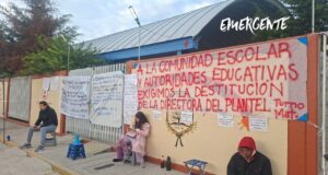 Padres se manifiestan en la escuela primaria Independencia en La Pradera
