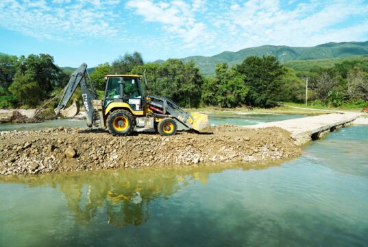 Inicia Gobierno Municipal de Jalpan trabajos de rehabilitación del acceso a la comunidad de El Rayo