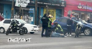 Choque entre camioneta y motociclista deja un lesionado en Paseo Central SJR