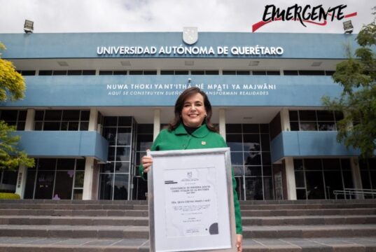 Recibe Silvia Amaya Llano constancia como Rectora electa de la UAQ